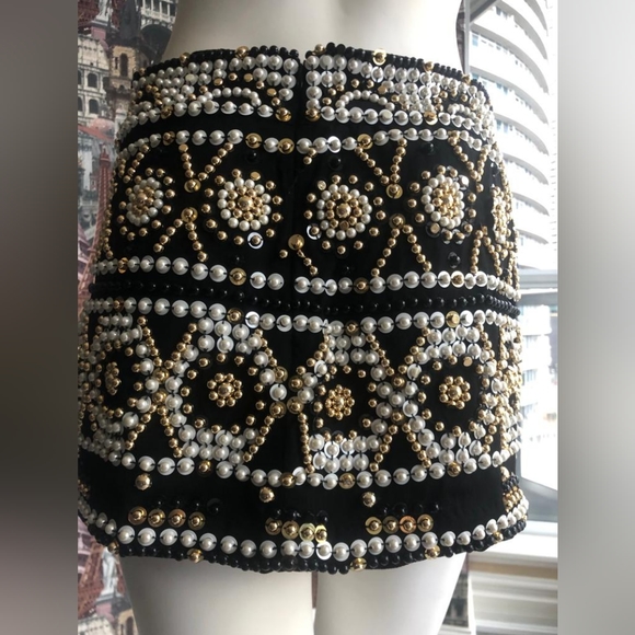 Woman skirt. - Picture 2 of 8